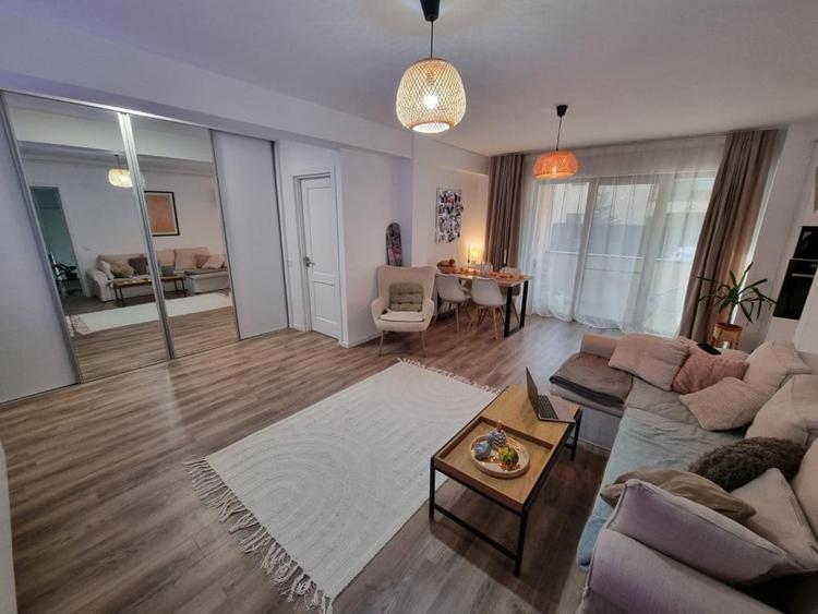 Apartament cu 2 camere semidecomandat, mobilat în Florești