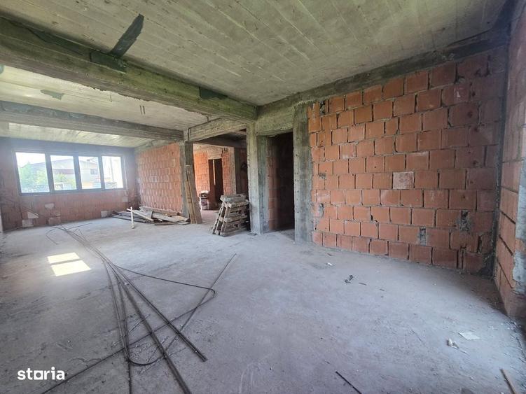 Casă cu 4 camere în Dobroești