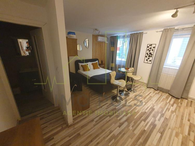 Casă individuală cu 10 camere cu Piscina în Soarelui