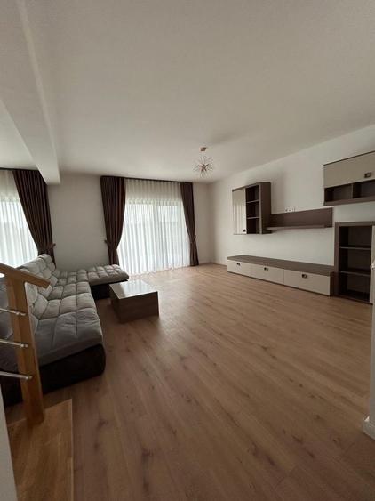 Casă cu 4 camere în Micești