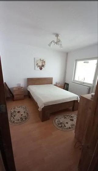 Apartament cu 3 camere decomandat în Casa de Cultură
