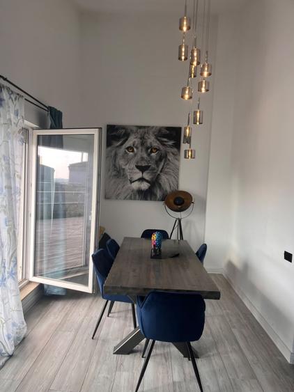 Apartament cu 4 camere decomandat, mobilat în Băneasa