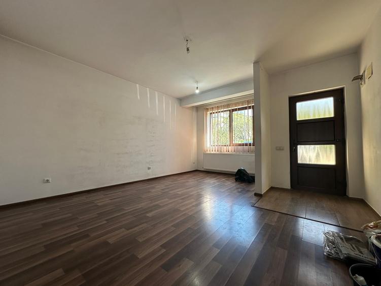Casă individuală cu 4 camere cu Canalizare în Florești