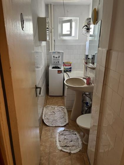 Apartament cu 3 camere semidecomandat în Șagului