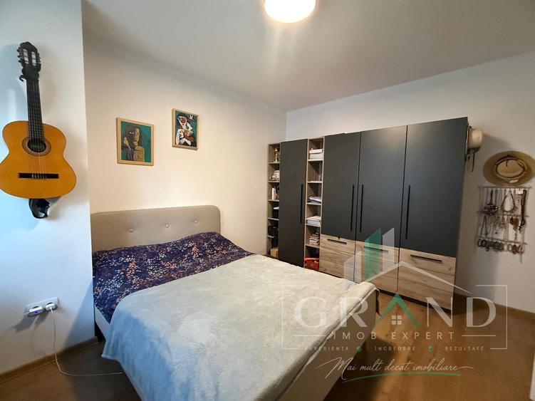 Apartament cu 3 camere semidecomandat, mobilat în Bună Ziua
