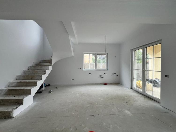 Duplex cu 5 camere cu Teren 300 Mp în Giarmata