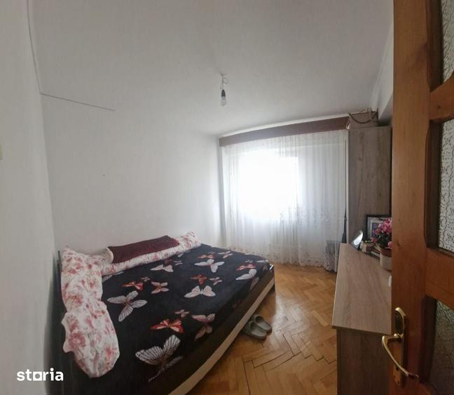 Apartament cu 4 camere decomandat în Central