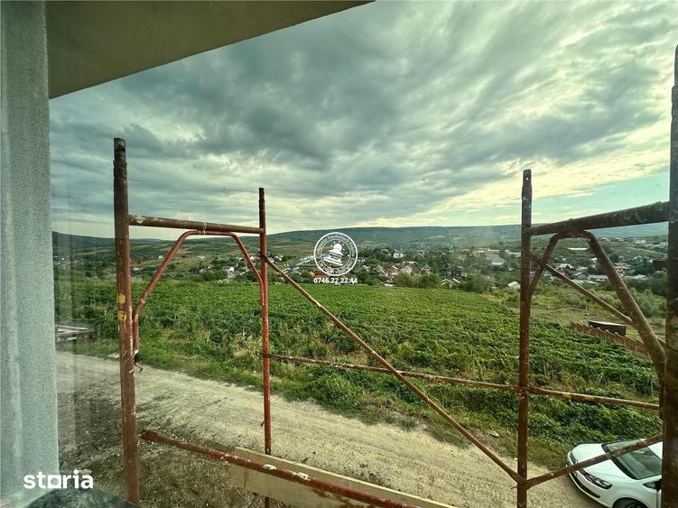 Casă cu 5 camere cu Teren 400 Mp în Tomești