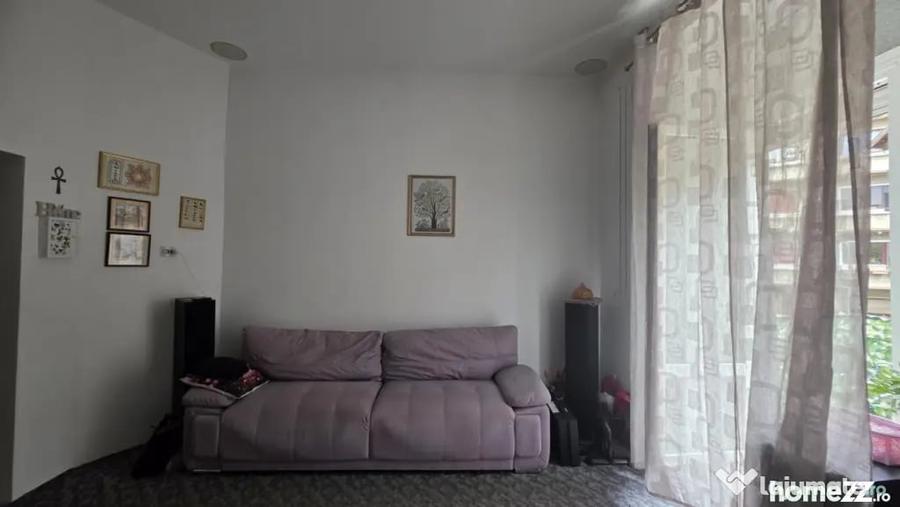Apartament cu 5 camere decomandat în Armeneasca