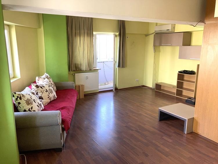 Apartament cu 4 camere decomandat în Victoriei