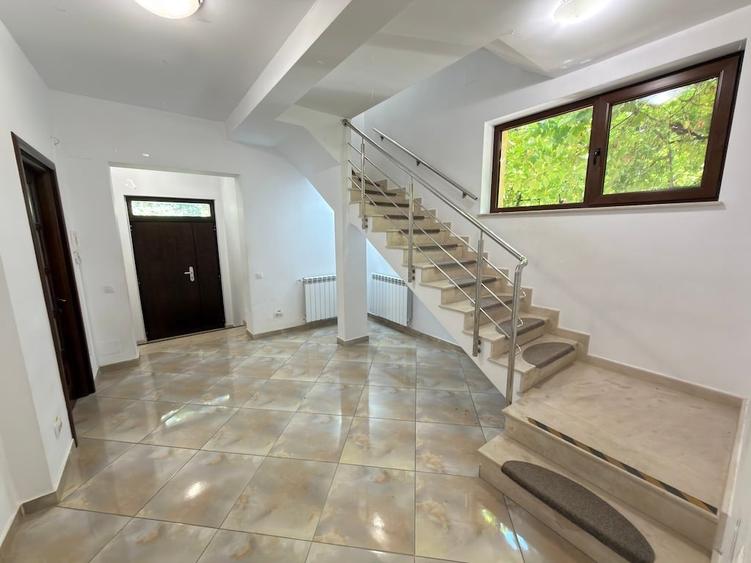 Casă individuală cu 5 camere cu Canalizare în Iancului