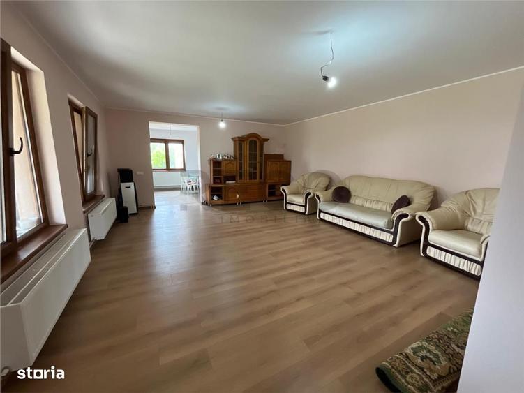 Casă cu 3 camere cu Teren 2350 Mp în Gepiu