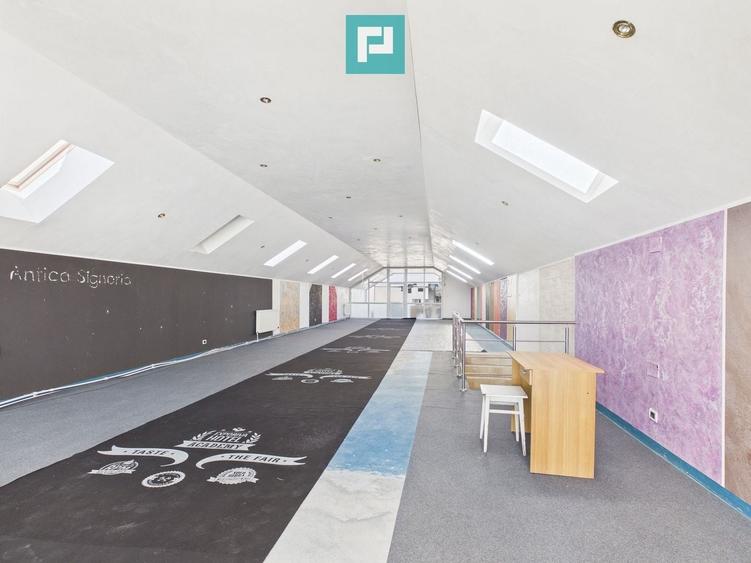 Spațiu comercial, de 300 mp, în Central