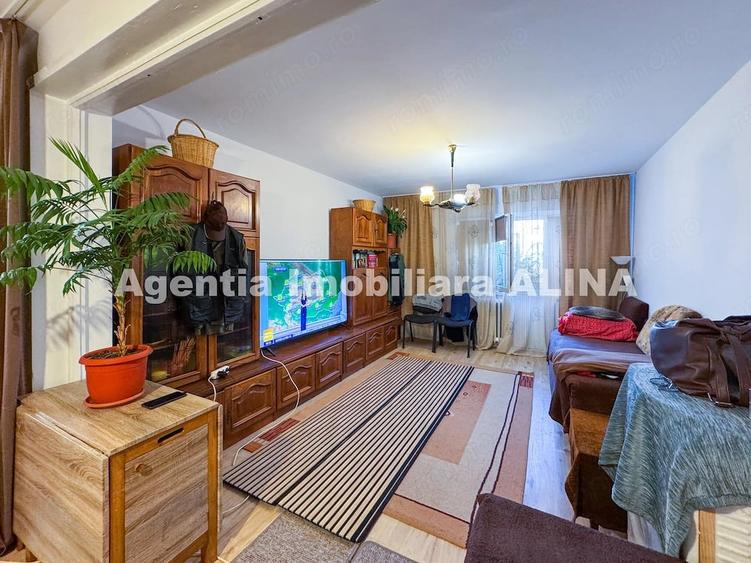 Apartament cu 3 camere decomandat în Piața Centrală