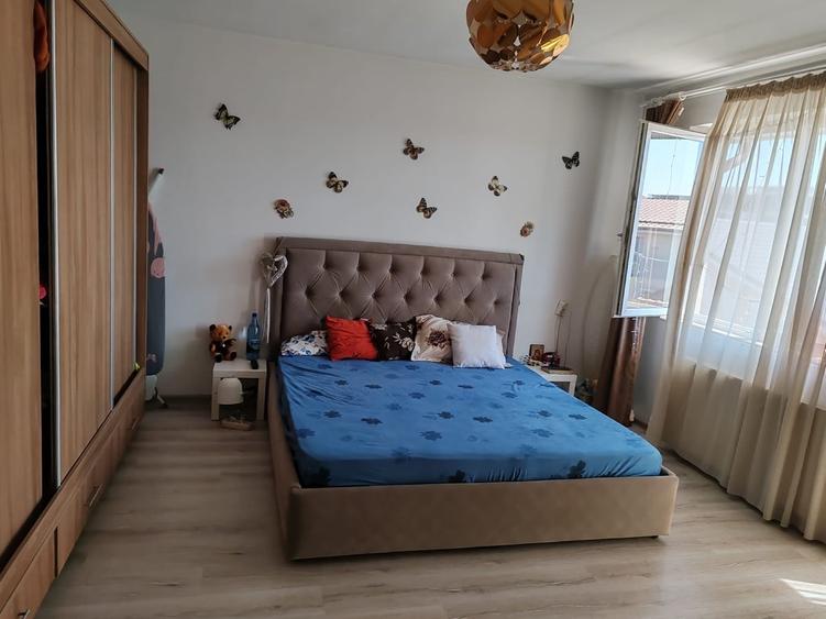 Casă cu 5 camere cu Teren 250 Mp în Cernica