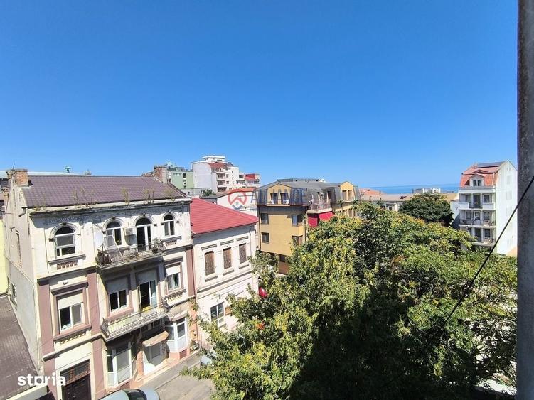 Apartament cu 3 camere semidecomandat în Peninsula