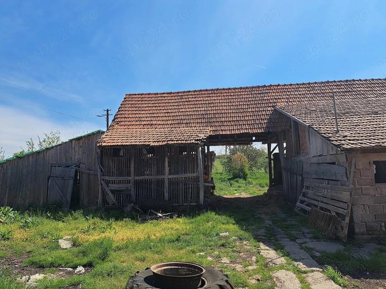 Casă cu Teren 2400 Mp în Târgoviște