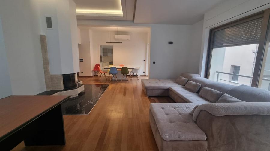 Apartament cu 5 camere decomandat, mobilat în Primăverii