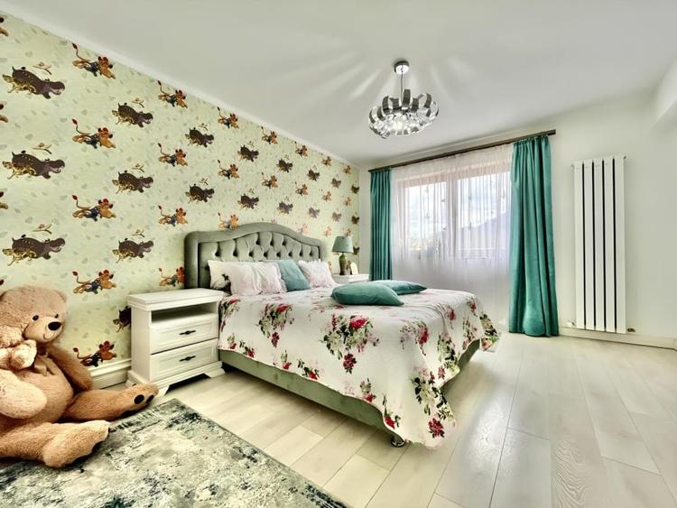 Penthouse cu 4 camere decomandat, mobilat în Noua