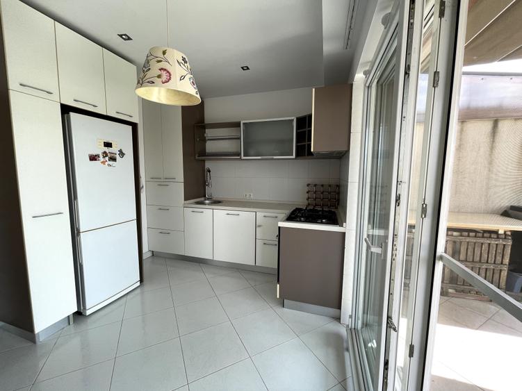 Apartament cu 3 camere decomandat în Voluntari