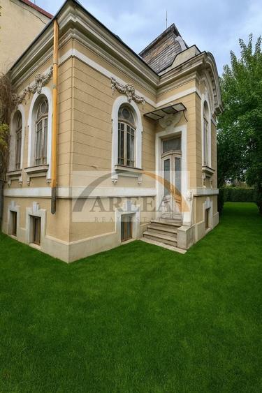 Casă individuală cu 12 camere cu Canalizare în Dacia