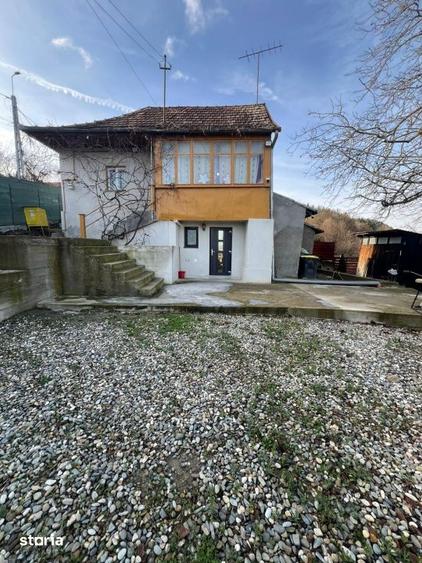 Casă cu 2 camere cu Teren 468 Mp în Central