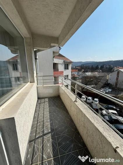 Apartament cu 3 camere semidecomandat în Ultracentral