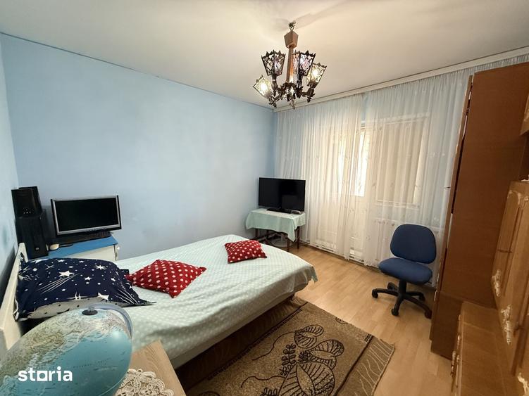 Apartament cu 3 camere semidecomandat în Soarelui