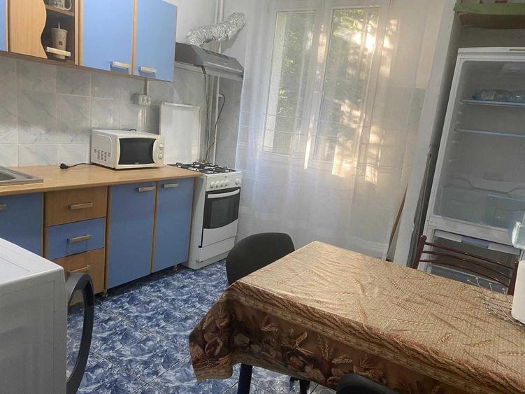 Apartament cu 2 camere semidecomandat în Berceni
