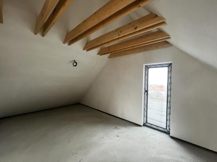 Duplex cu 5 camere cu Canalizare în Bună Ziua