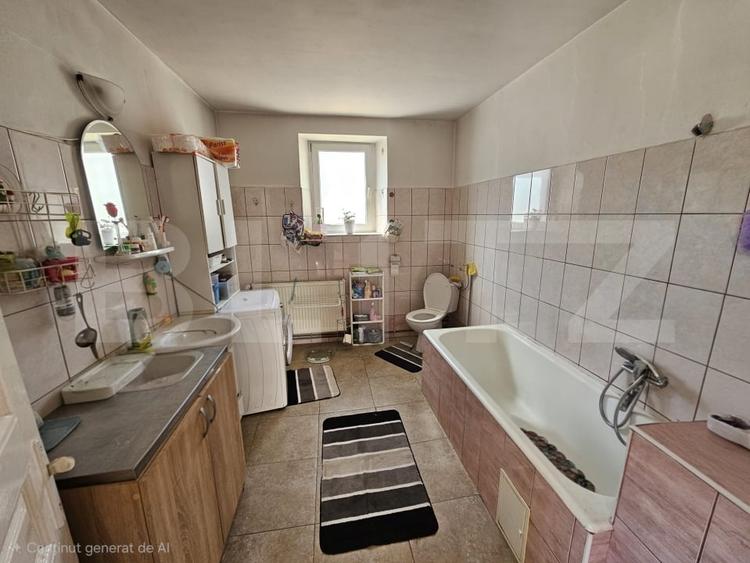 Casă individuală cu 6 camere cu Canalizare în Zlatna