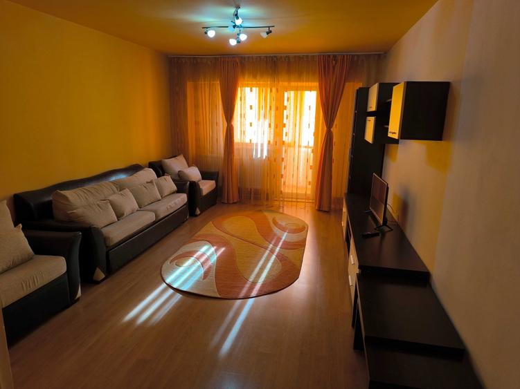 Apartament cu 3 camere decomandat în Frații Golești
