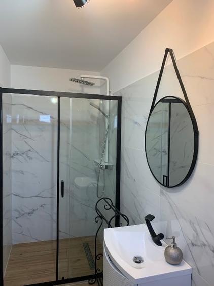 Casă individuală cu 7 camere cu Canalizare în Platoul Izvor