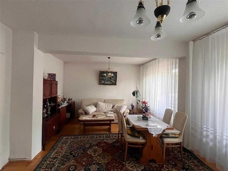Casă individuală cu 4 camere cu Canalizare în Florilor