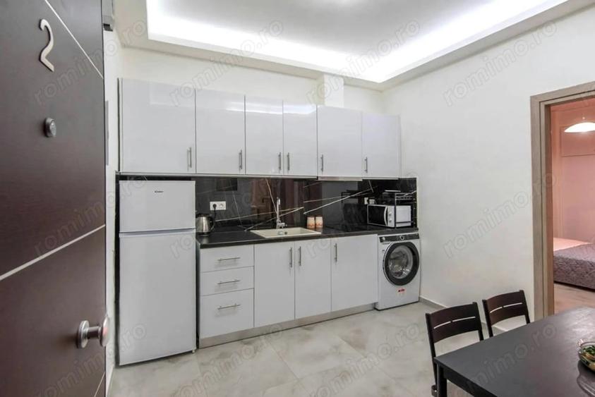 Apartament cu 3 camere decomandat în Florilor