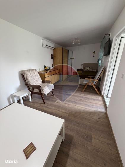 Casă cu 5 camere cu Teren 5300 Mp în Găvănești