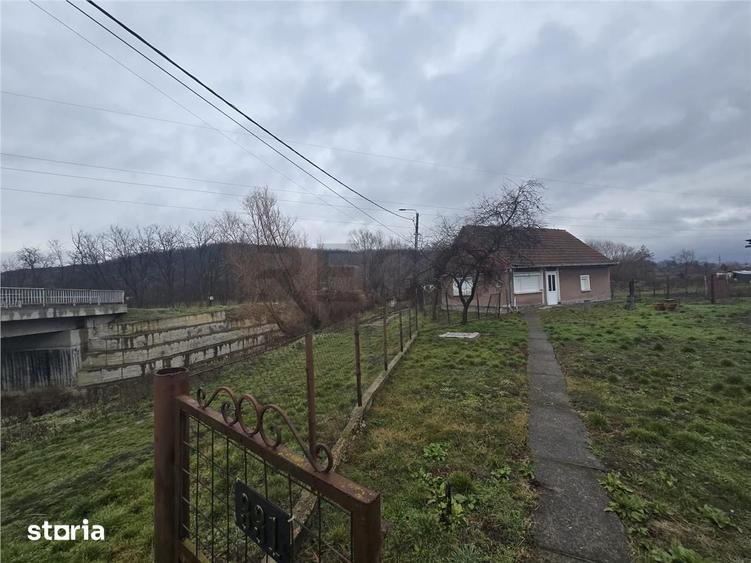 Casă cu 2 camere cu Teren 2685 Mp în Curtuișeni