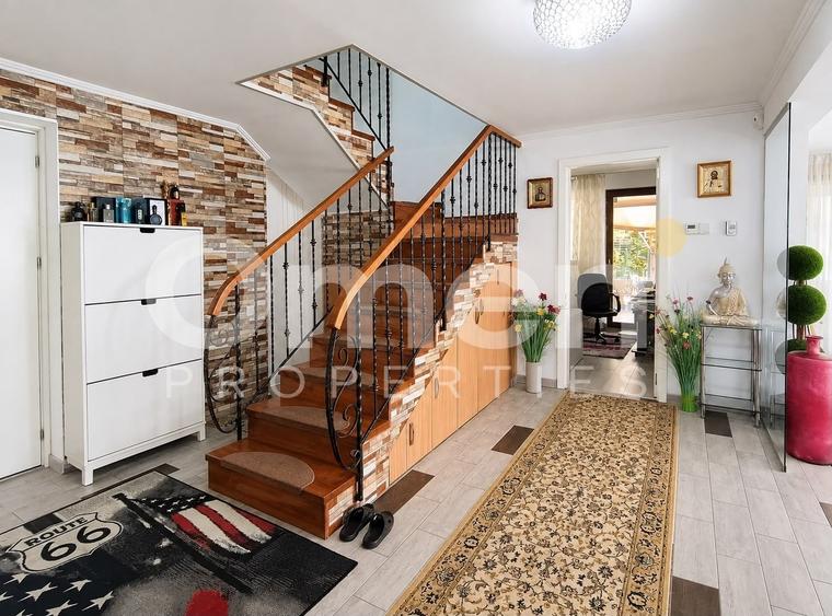 Casă cu 7 camere cu Piscina în Valea Borcutului