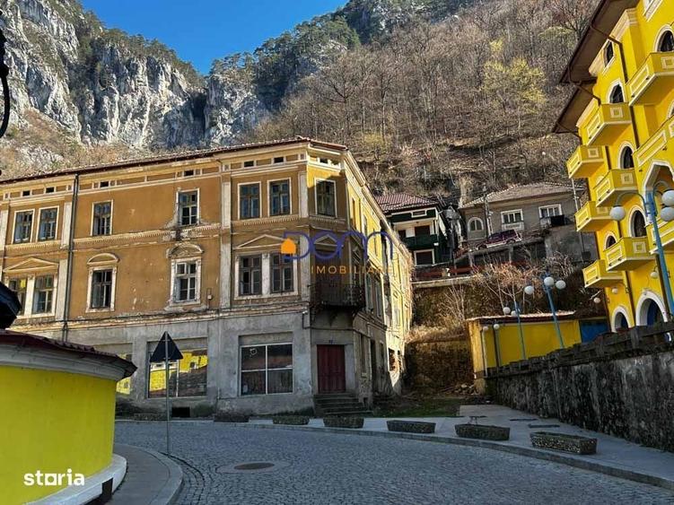 Spațiu comercial, de 1,385 mp, în Central