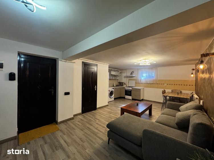 Apartament cu 3 camere semidecomandat în Borhanci