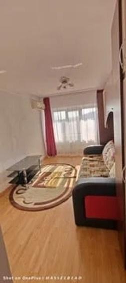 Apartament cu 4 camere decomandat în Nicolina