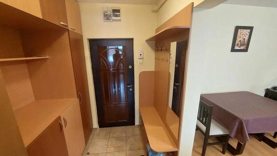 Apartament cu 2 camere semidecomandat, mobilat în Podu Roș