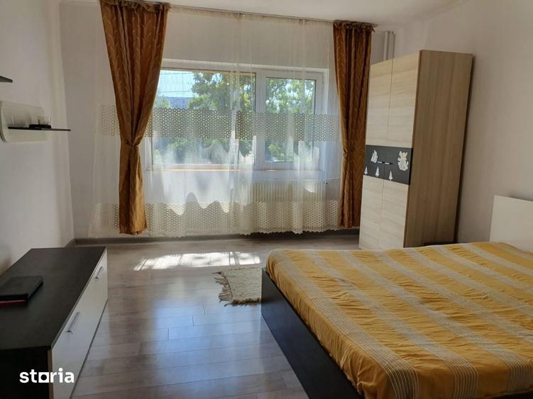 Garsonieră decomandată în Vest
