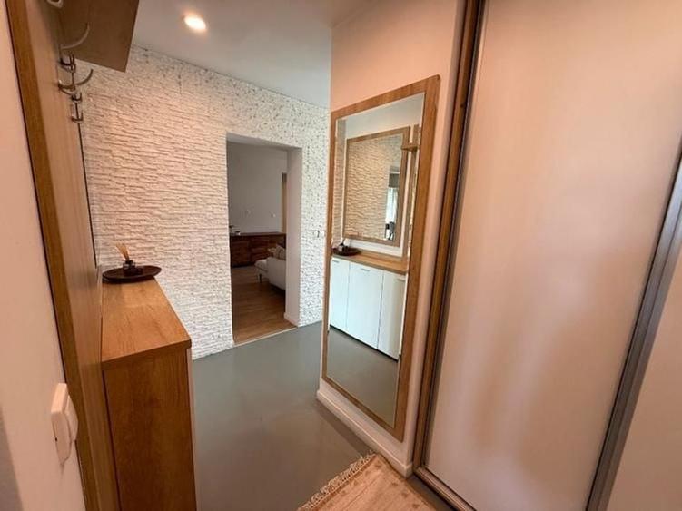 Apartament cu 3 camere semidecomandat în Cotroceni