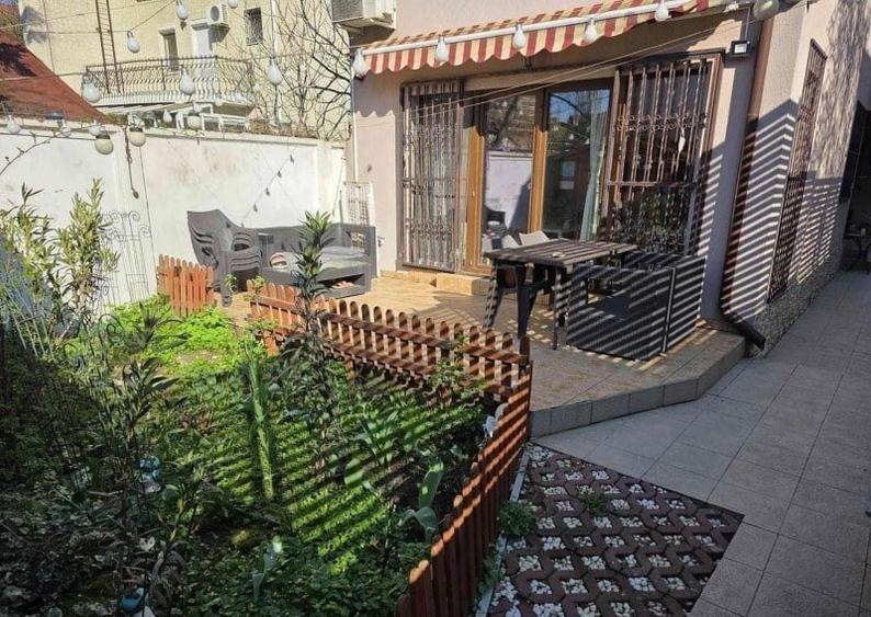 Casă cu 5 camere cu Teren 240 Mp în Barbu Văcărescu