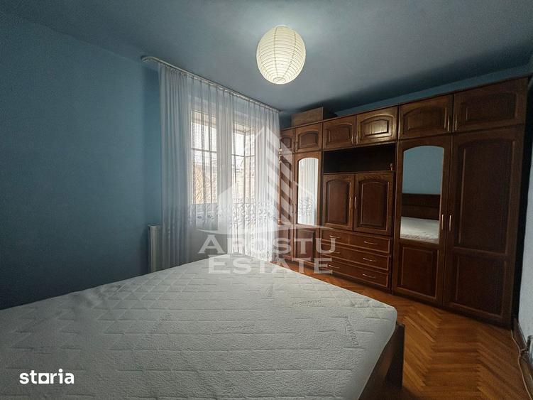 Apartament cu 3 camere semidecomandat, mobilat în Central