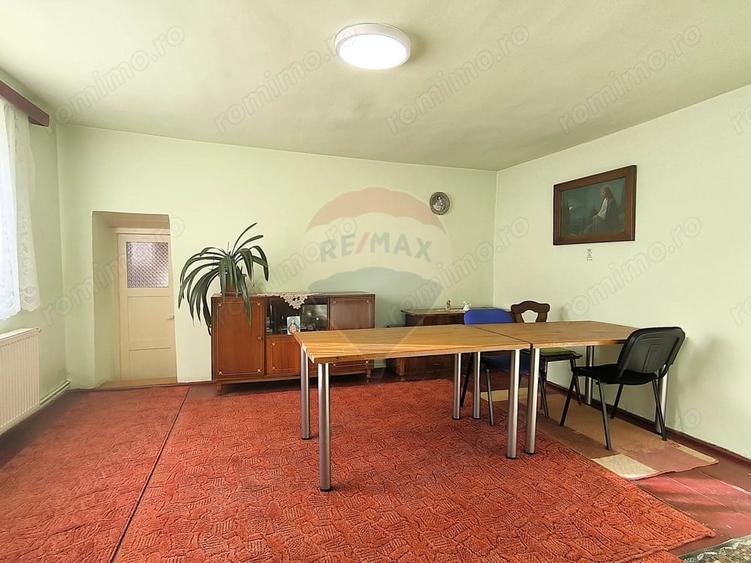 Casă cu 3 camere cu Teren 1418 Mp în Brateiu