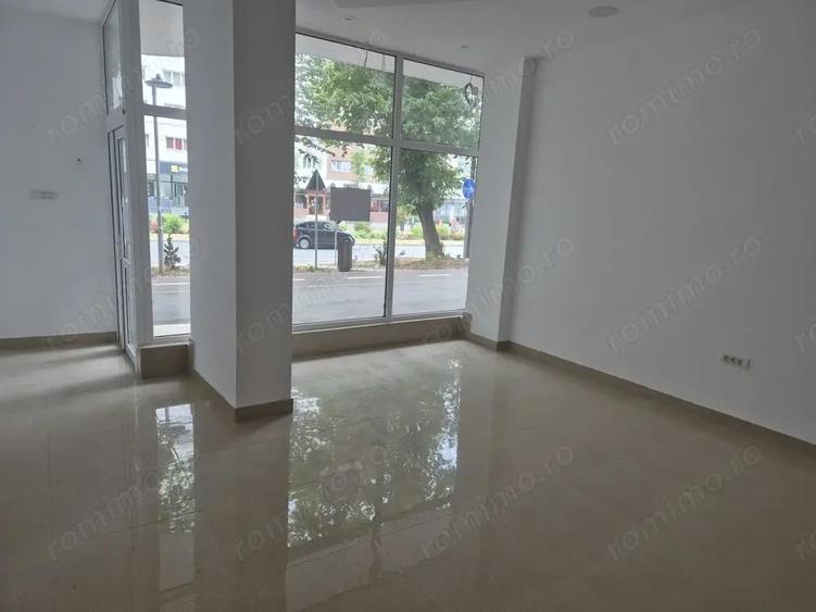 Spațiu comercial, de 60 mp, în Micro IV