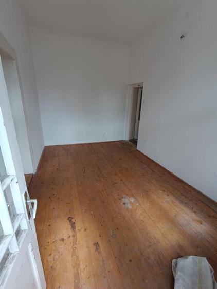 Casă cu 4 camere în Exterior Vest
