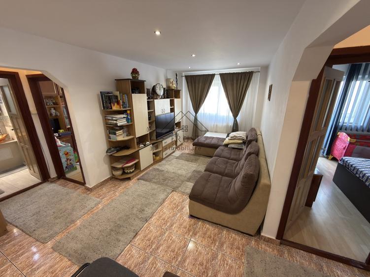 Apartament cu 4 camere decomandat, mobilat în Mărăști
